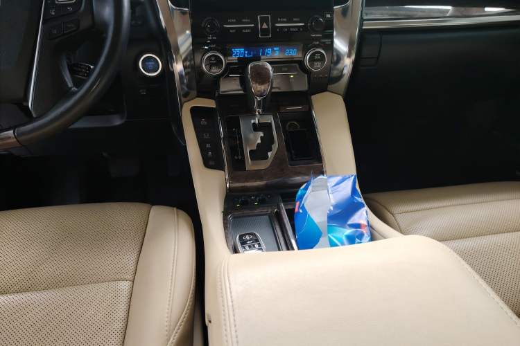 Used Toyota Alphard 2021 Dual-Motor 2.5L Premium Edition Gear Lever