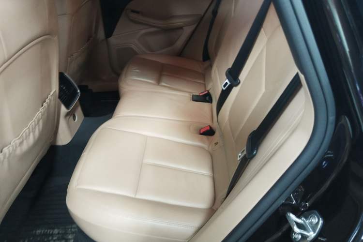 Used Porsche Macan 2018 Macan 2.0T Left Rear Seat