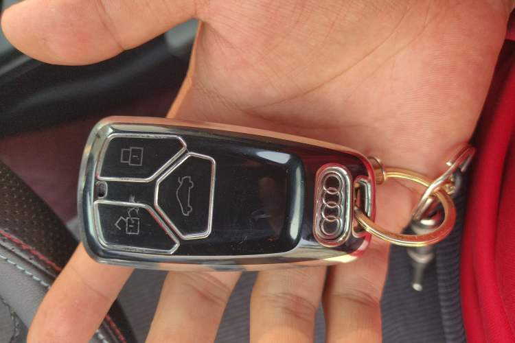 Used Audi A5 2017 Cabriolet 40 TFSI Fashion Model Vehicle Key