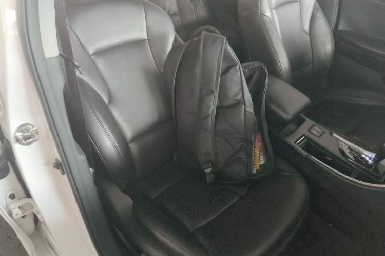 Used Hyundai Sonata 2011 2.0L Automatic Luxury Edition Right Front Seat