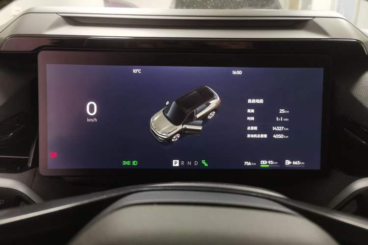 Used Lynk & Co 08 EM-P 2025 220 km All-Wheel-Drive Performance Halo