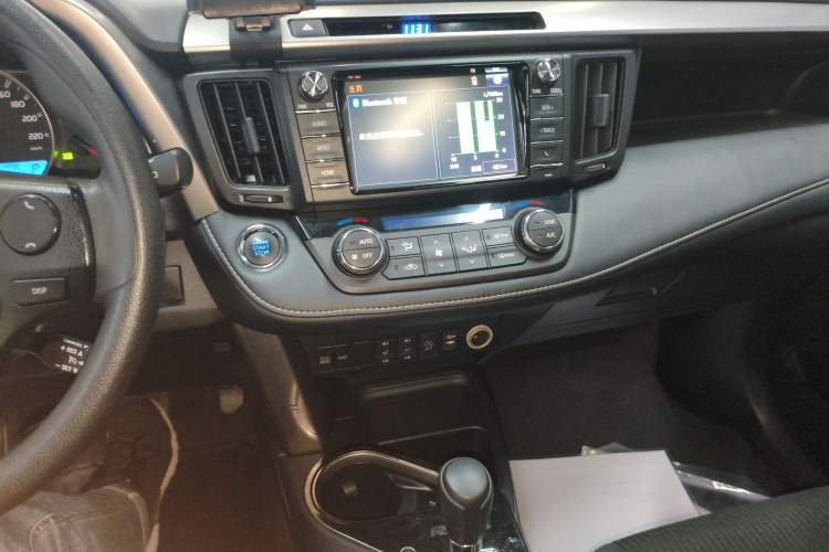 Used Toyota RAV4 2016 2.0L CVT Two-Wheel Drive Comfort Edition China V Standard