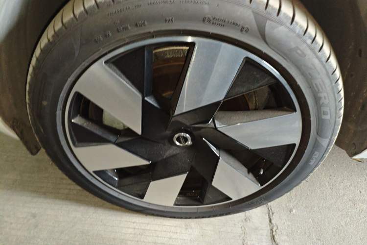 Used Volvo XC60 New Energy 2025 Plug-in Hybrid Long-Range All-Wheel Drive Smart Luxury Edition