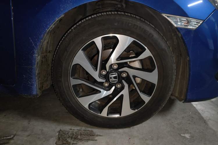 Used Honda Civic 2016 220TURBO CVT Luxury Edition Right Front Wheel Hub