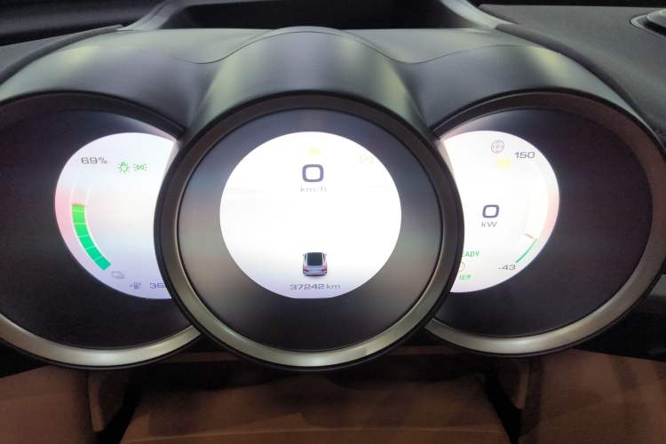 Used ORA Lightning Cat 2022 555 km Luxury Edition