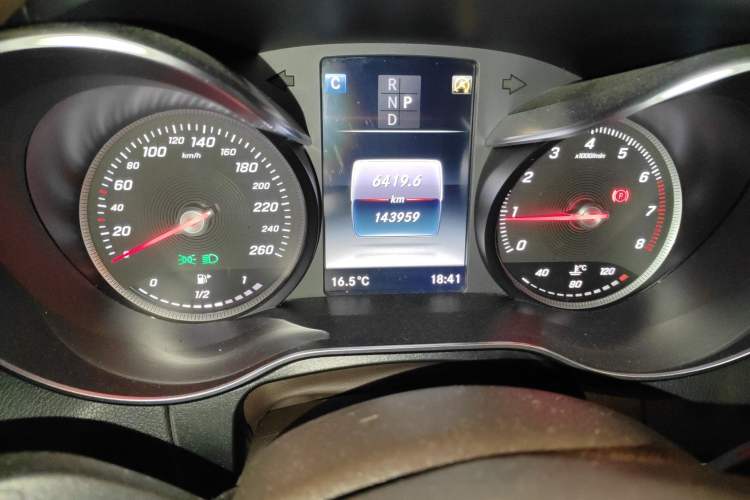 Used Mercedes-Benz GLC 2018 Refreshed GLC 300 4MATIC Dynamic Edition Odometer Close Up