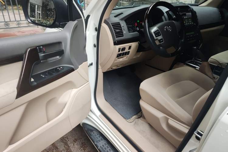 Used Toyota Land Cruiser 