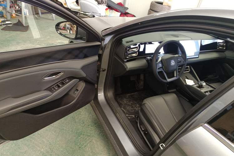 Used BYD Qin L 2025 DM-i Smart Drive 80KM Superior Model