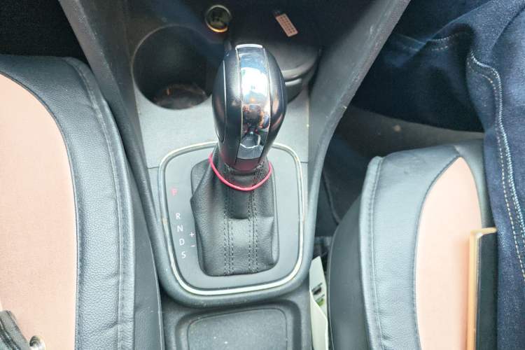 Used Volkswagen Polo 2014 1.6L Automatic Comfort Edition Gear Lever