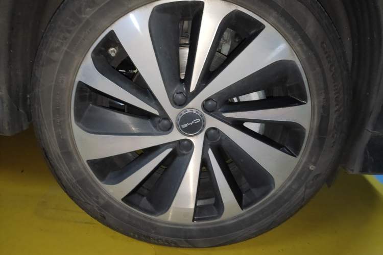 Used BYD Song PLUS New Energy 2024 HONOR Edition DM-i 150km Flagship PLUS Right Front Wheel Hub