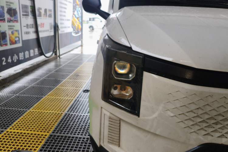 Used Linxys Huangjincang 2024 Economy Version First Class Cabin Right Front Headlight