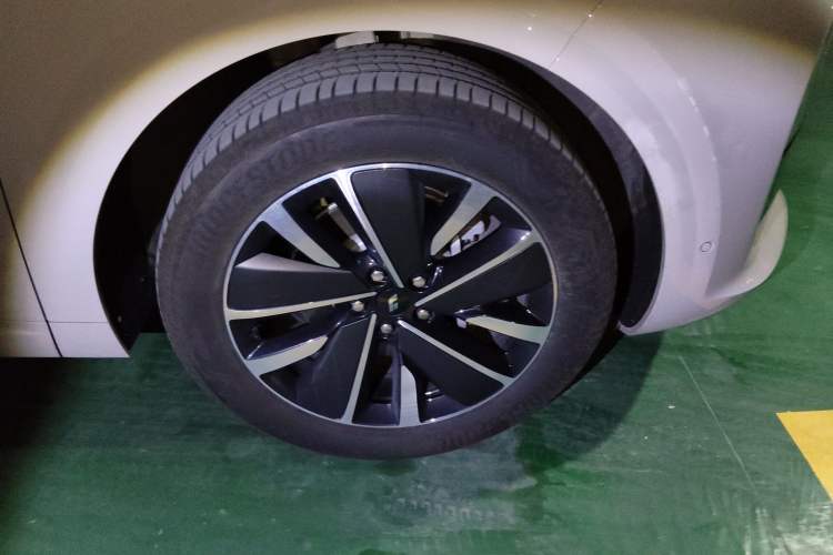 Used Li Auto L6 2025 Max Smart Refresh Edition Right Front Wheel Hub