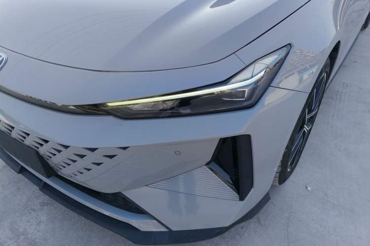 Used Changan UNI-V iDD 2024 Blue Whale Smart Electric iDD 136km ZhiKu Model
