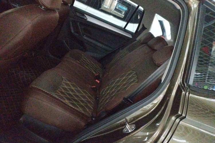 Used Volkswagen Tiguan L 2017 330TSI Automatic Two-Wheel Drive Luxury Edition Left Rear Seat