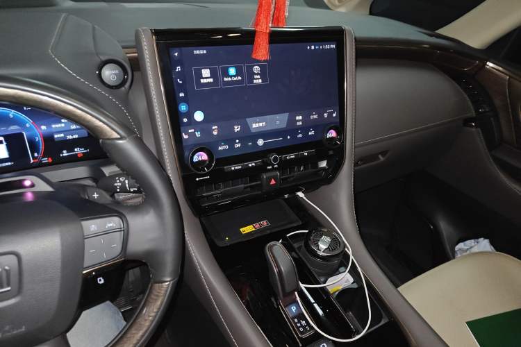 Used Toyota Vellfire 2024 Crown Dual-Engine 2.5L Ultimate Edition
