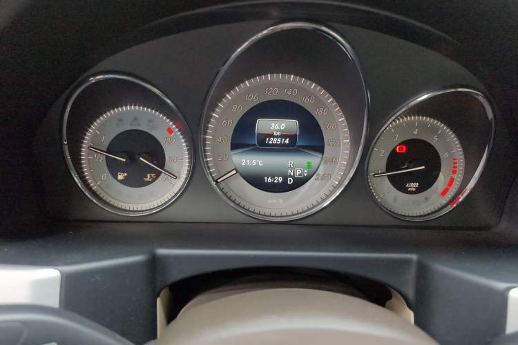 Used Mercedes-Benz GLK-Class 2013 GLK 300 4MATIC Dynamic Sunroof Model