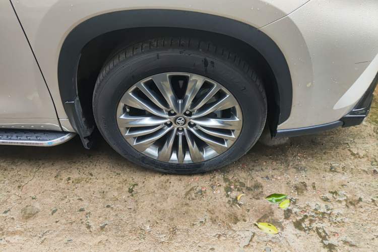 Used Toyota Highlander 2023 2.5L Smart Electric Hybrid Dual-Drive Prestige Version 7 Seats Right Front Wheel Hub