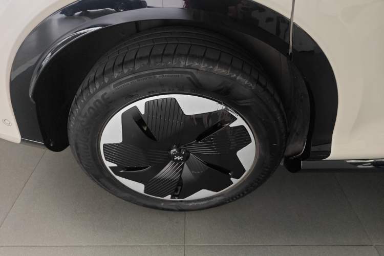 Used IM LS7 2023 77 kWh Urban Fit Pro Rear-Wheel Drive Version
