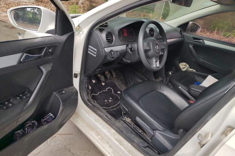 Used Volkswagen Jetta 2015 Zhihui Edition 1.4L Manual Comfort Model
