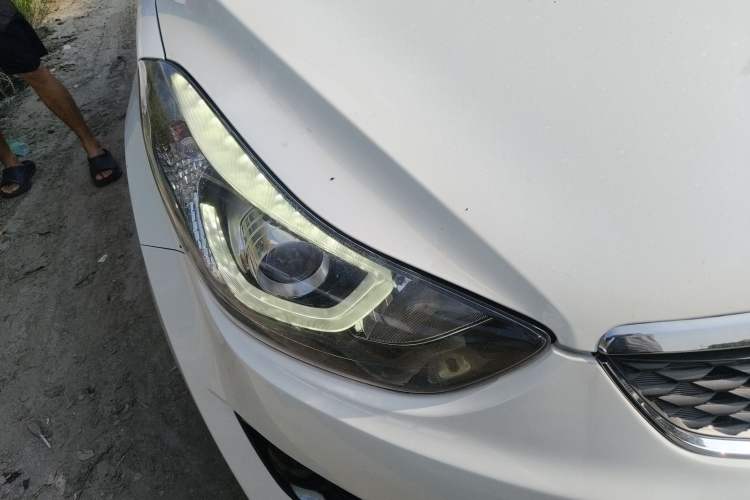 Used Hyundai Elantra (5th Generation / Langdong) 2016 1.6L Manual Luxury Model Right Front Headlight