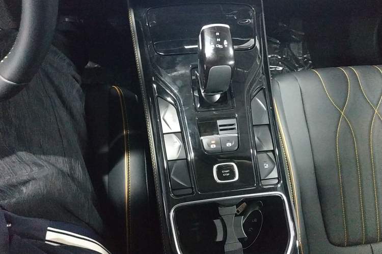 Used Bestune T77 2023 1.5T Automatic Luxury Model Gear Lever