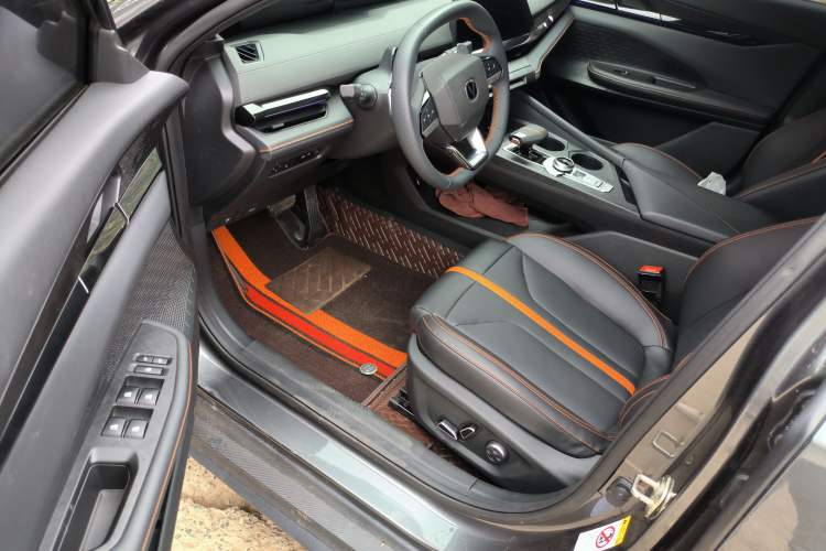 Used CHANGAN UNI-V 2024 1.5T Prestige Edition
