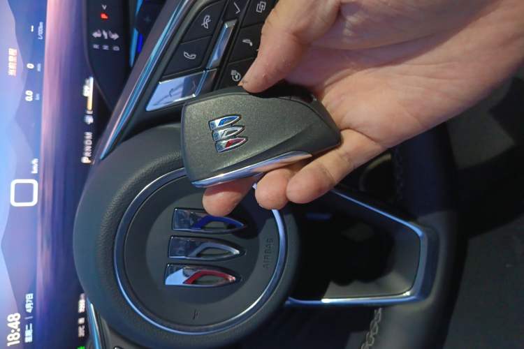 Used Buick Envision 2025 Encore Plus 28T Two-Wheel-Drive Platinum Edition