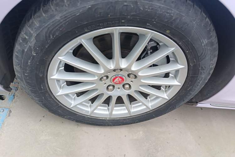 Used Jaguar XFL 2018 XFL 2.0T 200PS Luxury Edition Exterior 4