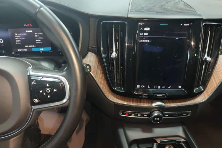 Used Volvo XC60 2022 B5 4x4 Smart Luxury Edition