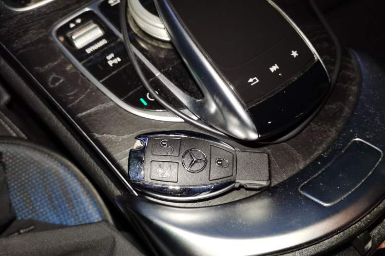 Used Mercedes-Benz C-Class 2015 C 200 station wagon
