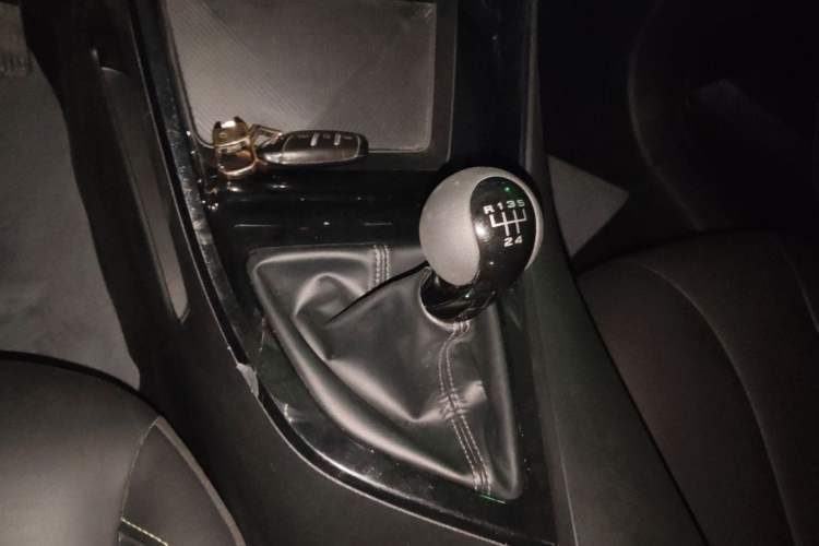 Used Roewe i5 2021 1.5L Manual Platinum Edition Gear Lever