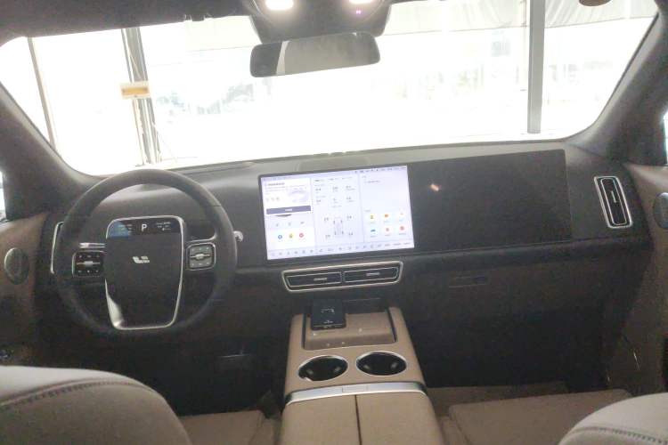 Used Li Auto L8 2025 Pro Smart Refresh Edition