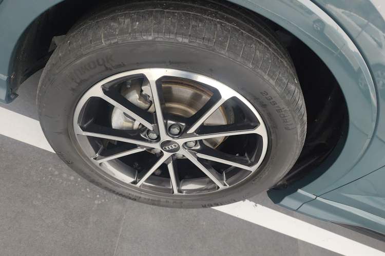 Used Audi Q3 Sportback 2023 Facelift 45 TFSI quattro Luxury Edition Left Front Wheel Hub