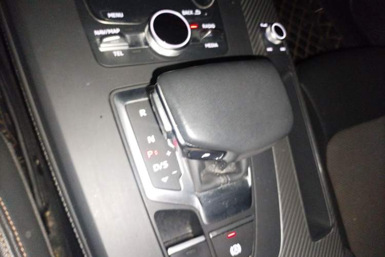 Used Audi Q5L 2018 45 TFSI Prestige Fashion Edition China VI Emission Standard Gear Lever