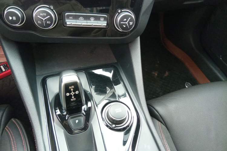 Used Lynk & Co 03 2019 1.5TD DCT JingPro Edition China VI Standard Gear Lever