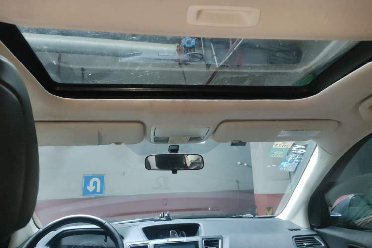 Used Honda CR-V 2015 2.4L two-wheel drive luxury version Headliner