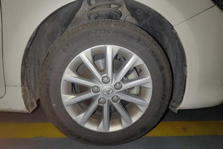 Used Toyota Camry 2015 2.0G Premier Edition Right Front Wheel Hub