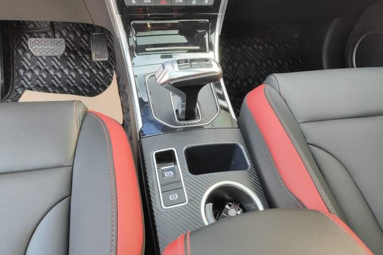 Used Haval H2 2018 Red-Label 1.5T Dual-Clutch Two-Wheel-Drive Luxury Model
