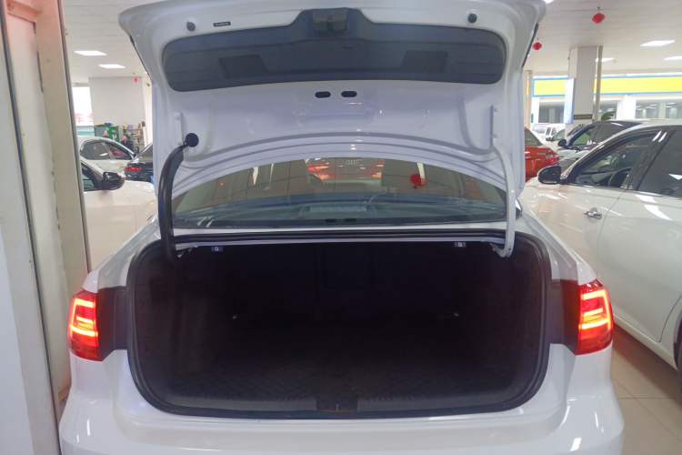 Used Volkswagen Sagitar 2017 180TSI Automatic Luxury Edition