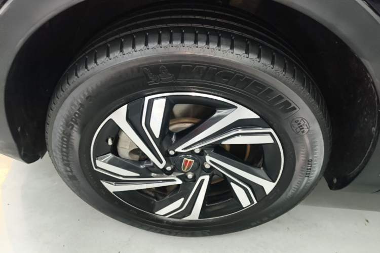 Used Hongqi HS5 2022 Revised Version 2.0T Smart Connect Flagship Edition Left Front Wheel Hub