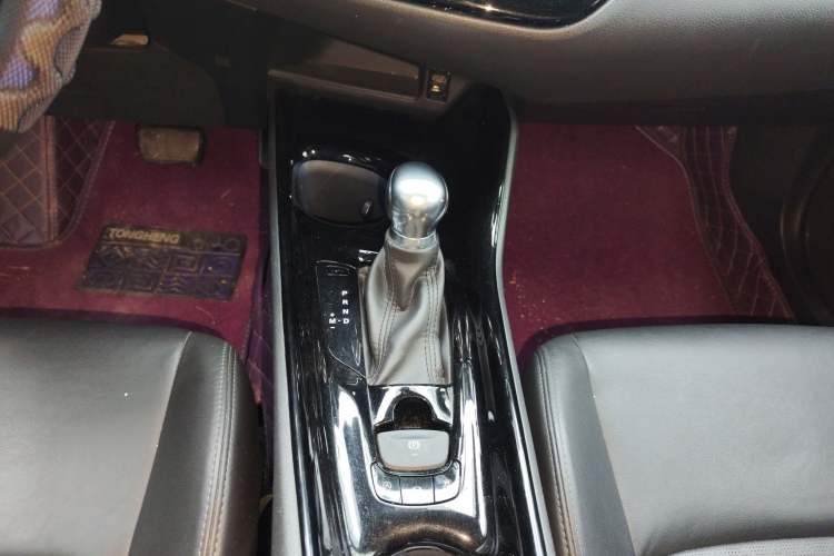 Used Toyota IZOA 2018 2.0L Yichi Version China VI Standard
