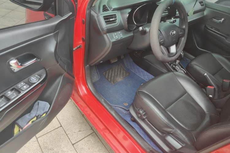 Used Kia K2 2012 Sedan 1.6L Automatic Transmission Premium Commemorative Edition Driver Seat