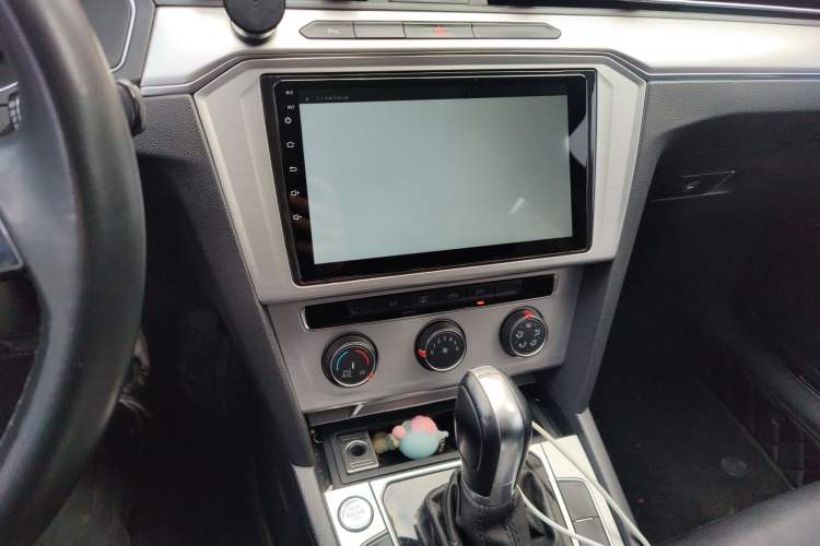 Used Volkswagen Magotan 2019 280TSI DSG Comfort Model China VI Standard Audio And AC Panel