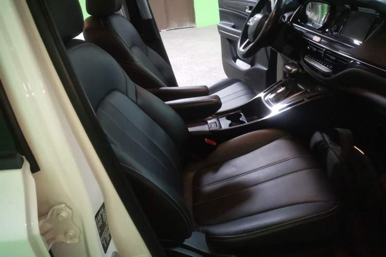 Used GAC Trumpchi M6 2021 270T DCT Luxury Edition (7-seater)