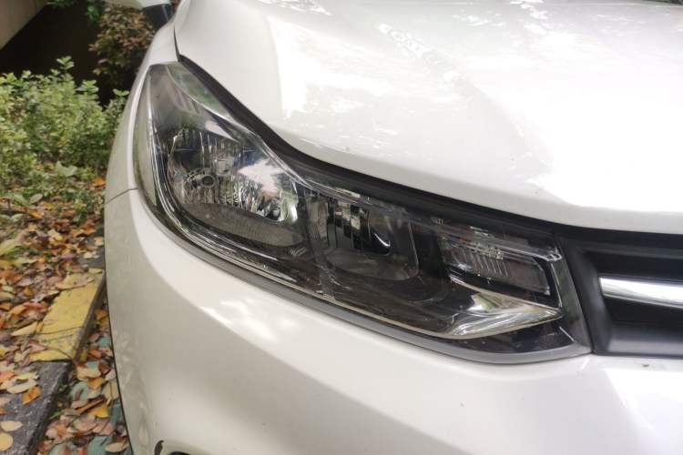 Used Chevrolet Trax 2018 330T Automatic Two-Wheel Drive Elite Model Right Front Headlight