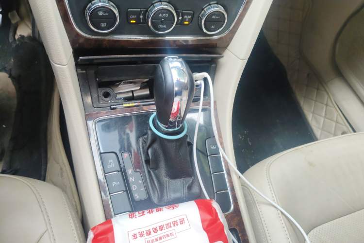 Used Volkswagen Passat 2011 1.8TSI DSG Prestige Edition Gear Lever