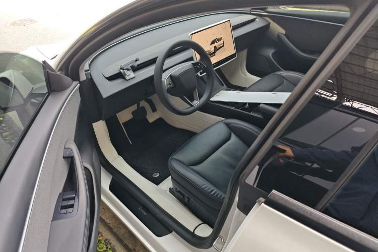 Used Tesla Model 3 2023 Rear-Wheel-Drive Version
