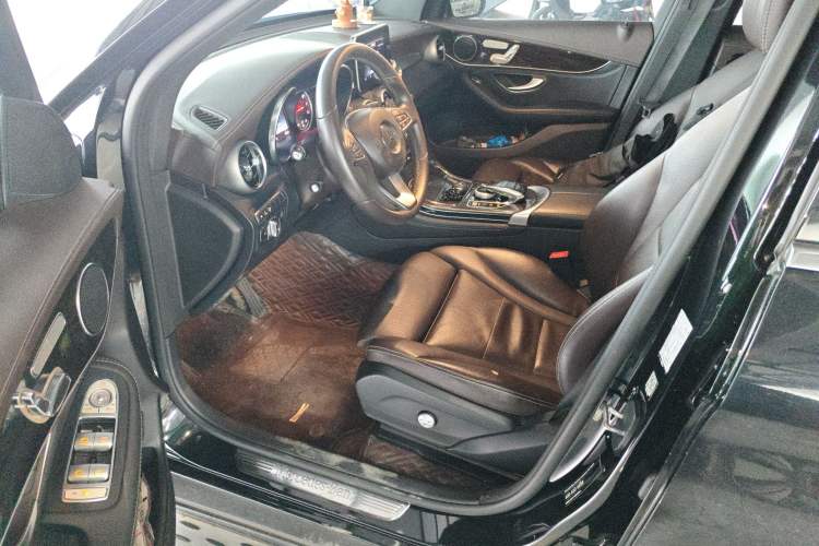 Used Mercedes-Benz GLC 2017 GLC 260 4MATIC Luxury Model