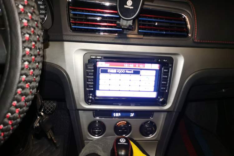 Used Volkswagen Lavida 2013 Revised Version 1.6L Automatic Luxury Edition Audio And AC Panel