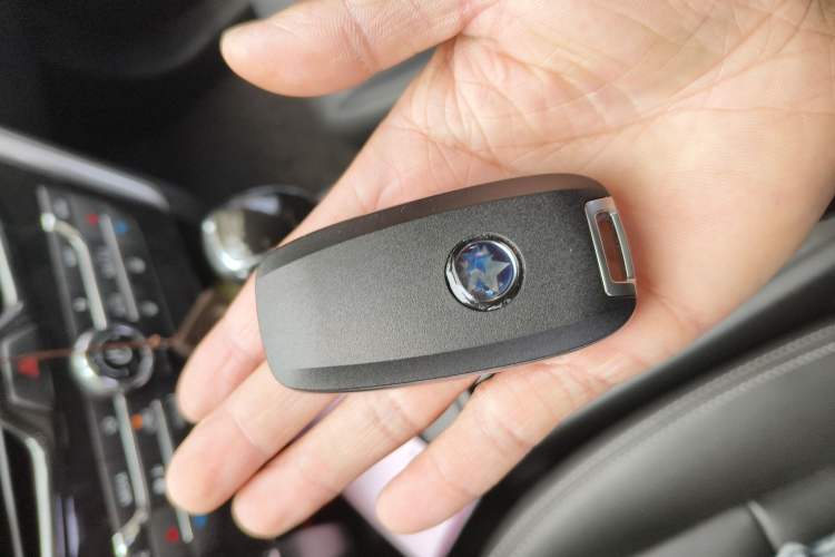 Used Venucia T90 2018 2.0L CVT Smart Connect Luxury Edition China V Standard